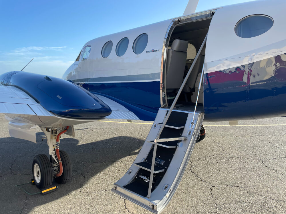 https://flightlineaviation.co.uk/wp-content/uploads/2023/11/listing_82_4.jpeg