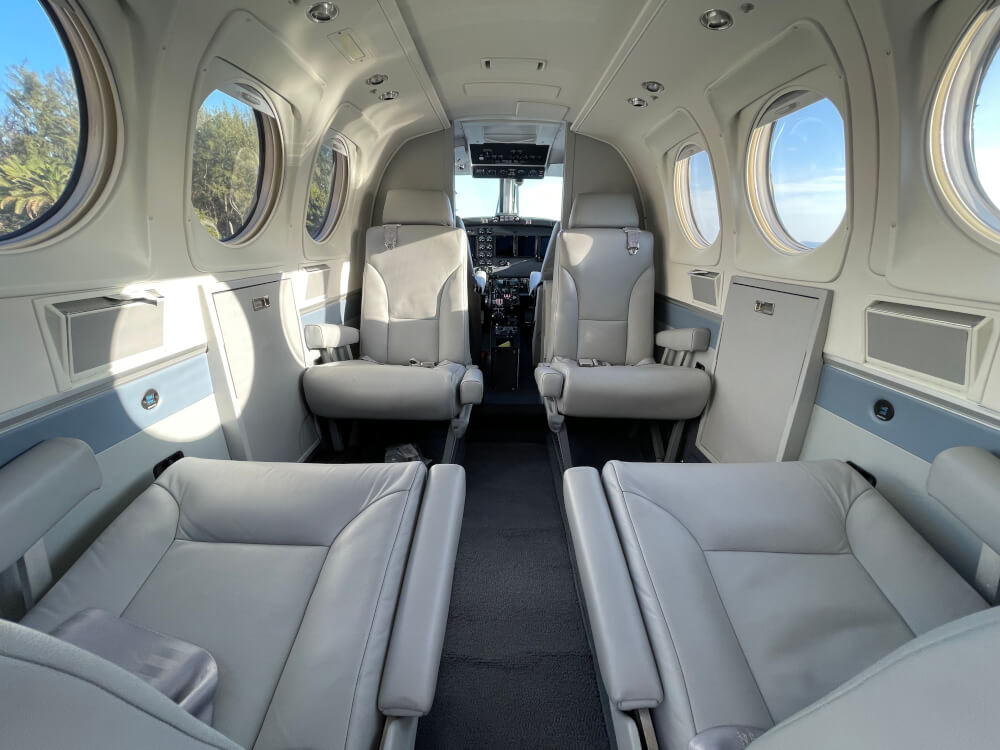 https://flightlineaviation.co.uk/wp-content/uploads/2023/11/listing_82_6.jpeg